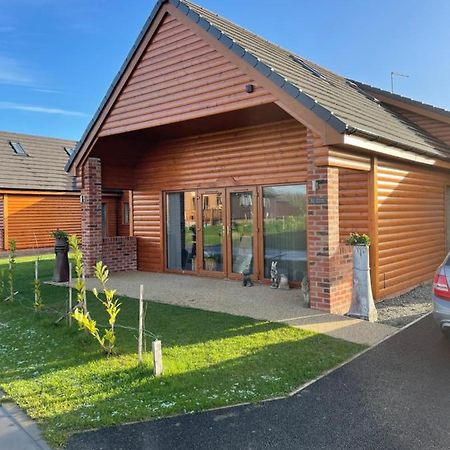 31 Cherry East Riding Of Yorkshire Hot Tub & Fishing Garton Exterior photo
